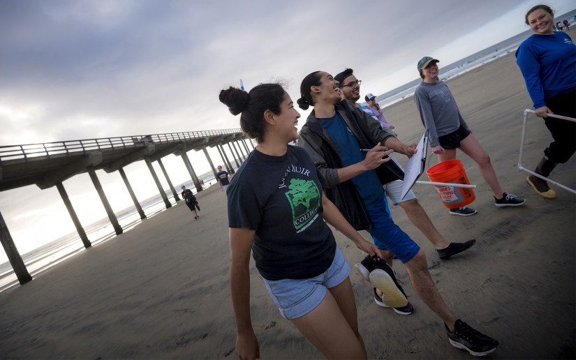 Students participate in a marine biology undergrad class in the Scripps coastal reserve